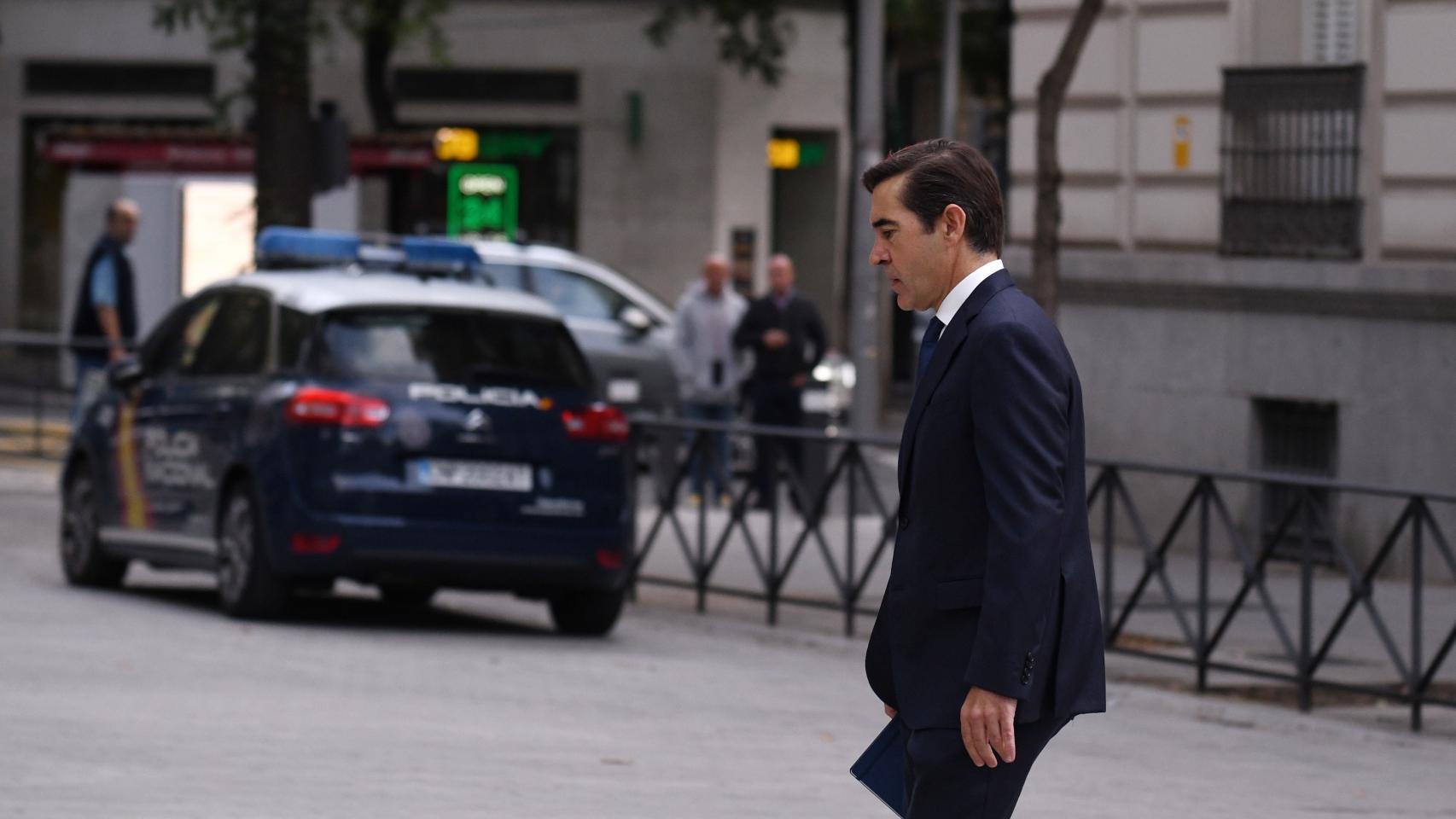 El presidente de BBVA, Carlos Torres, a su llegada a declarar a la Audiencia Nacional.