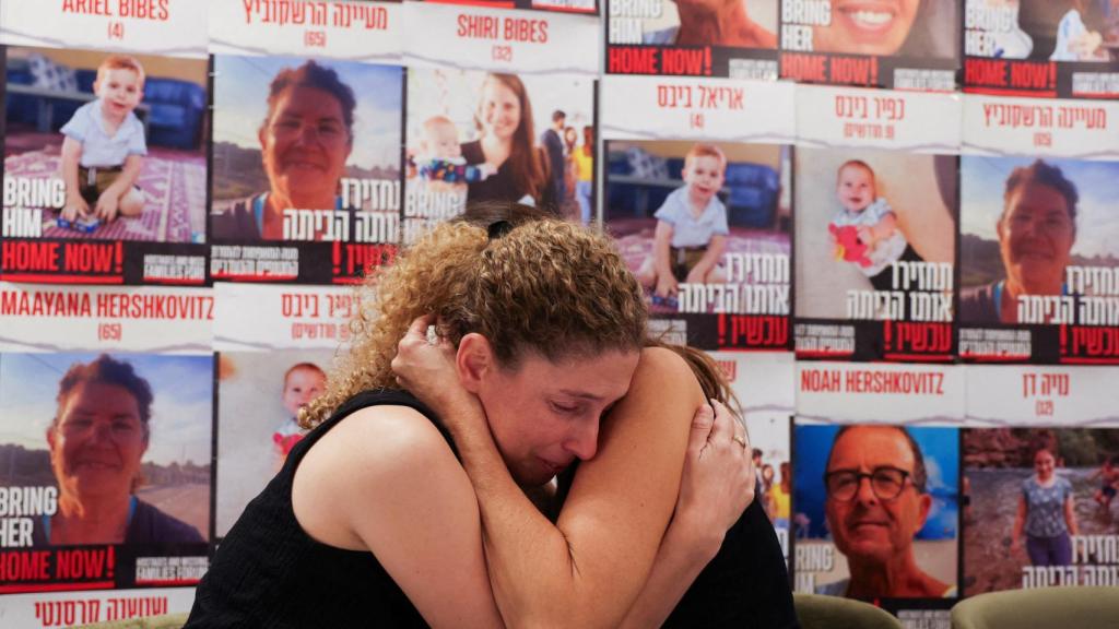 Familiares de los rehenes de Hamás, en Tel Aviv.