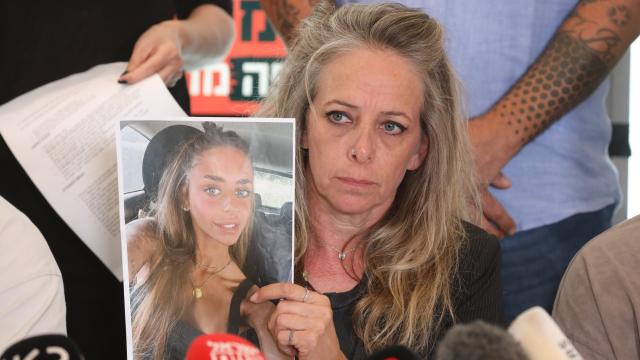 Keren Shelf, madre de la joven israelí secuestrada por Hamás.