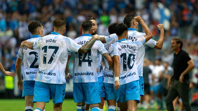 Los jugadores del Málaga CF en La Rosaleda.