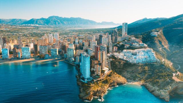 Las razones por las que un conocido diario británico recomienda no visitar Sevilla y Benidorm en España