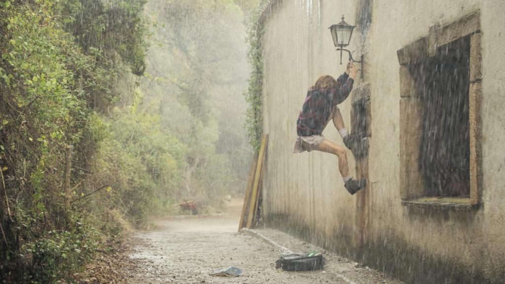 Fotograma de 'Cantando bajo la lluvia', el tercer episodio de 'La Mesías'.