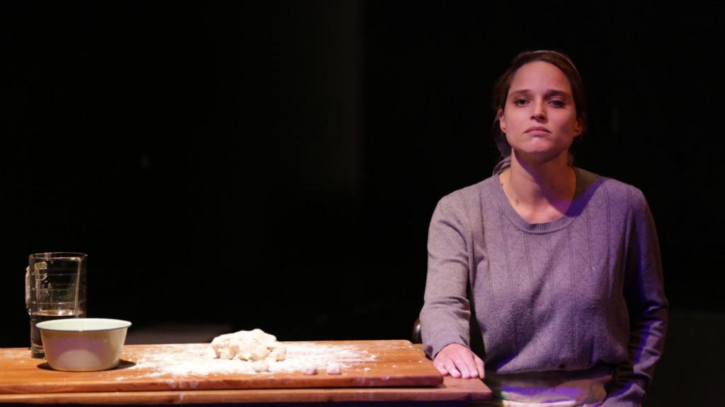 Carmen Prada actuando en teatro