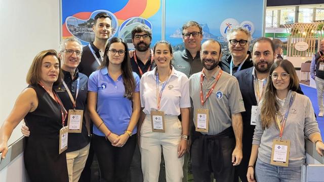 El grupo de la ACGCBCV en la feria de Lisboa.