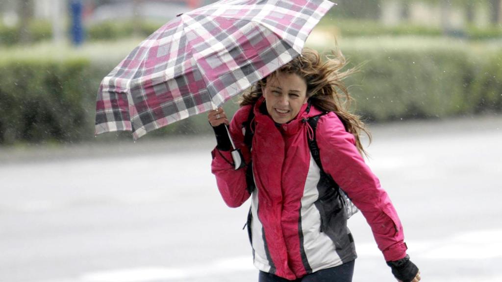 Fuertes vientos y lluvia motivados por la borrasca