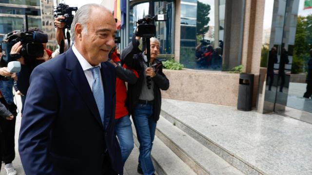 Carlos, el hermano de Julio Iglesias, llegando a la Audiencia Provincial este martes, 17 de octubre.