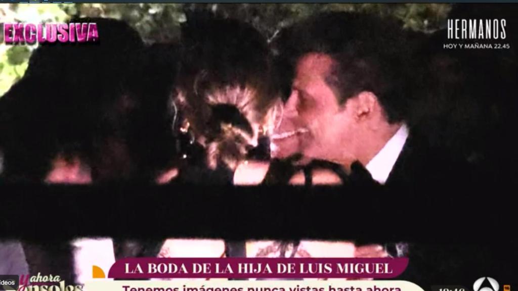Luis Miguel se mostró muy feliz en la boda de su hija.