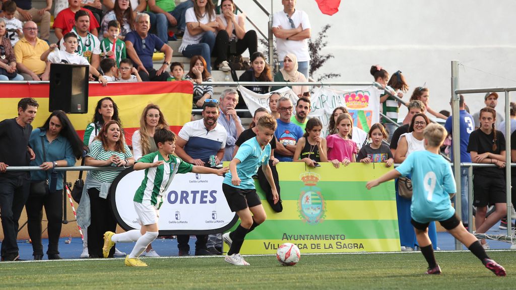 Varios jugadores en la pasada edición del Campeonato de Fútbol Benjamín 'La Sagra'.