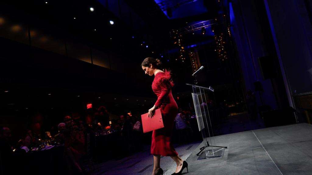 La presidenta de la Comunidad de Madrid, Isabel Díaz Ayuso, este martes durante su viaje institucional a Nueva York , en II Gala del Teatro Real celebrada en el Lincoln Center.