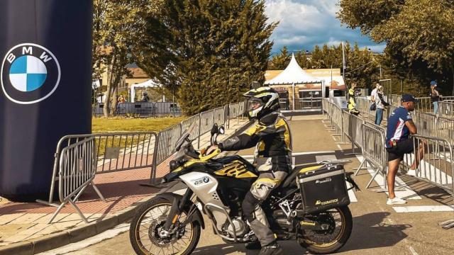 Un participante en una prueba anterior de la organizadora Riders Club of Adventure.