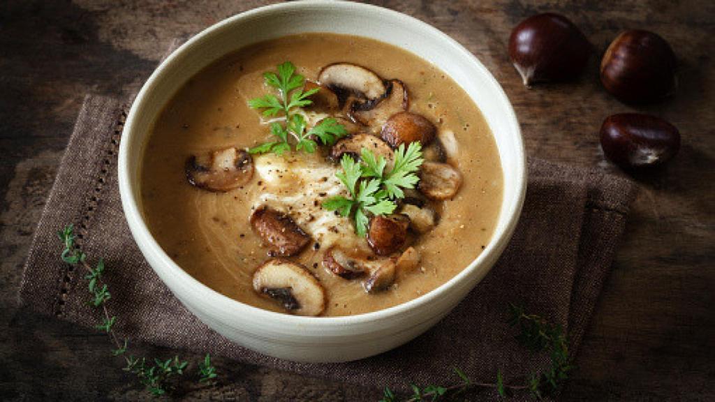 Sopa de champiñones con parmesano