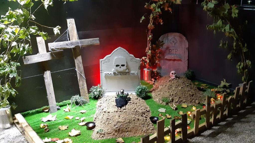 Una de las casas con decoración de Halloween en Cabezón