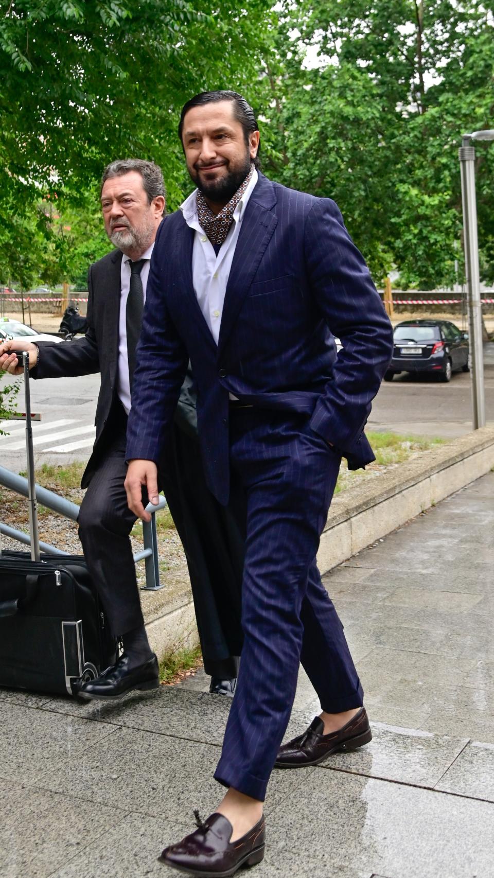 Rafael Amargo junto a su abogado, el prestigioso Jaime Caballero.