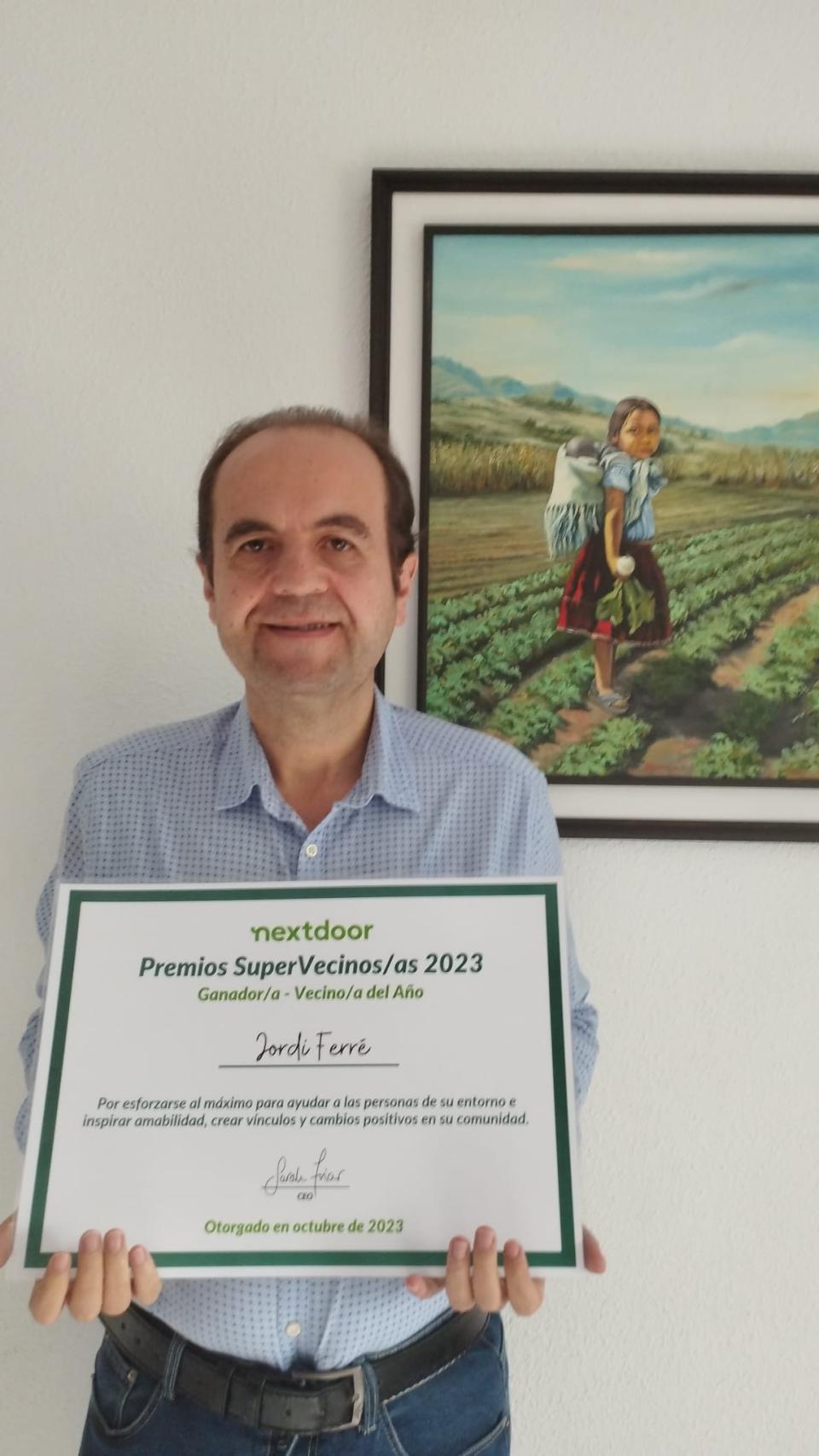 Jordi Ferré con su diploma.