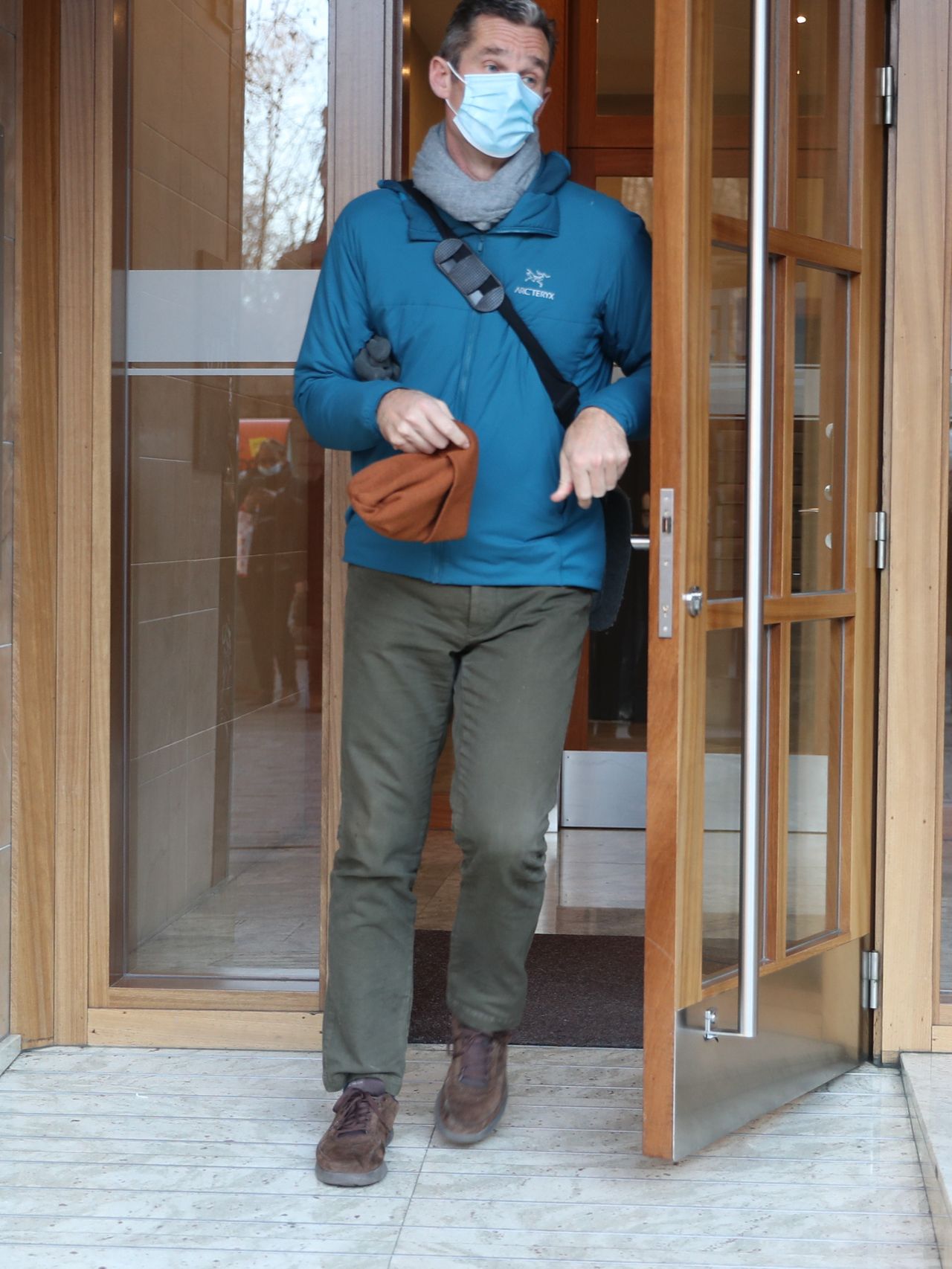 El look con el que acudía Urdangarin al despacho de abogados. Enero de 2022.