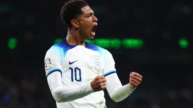 Jude Bellingham celebra con la selección de Inglaterra