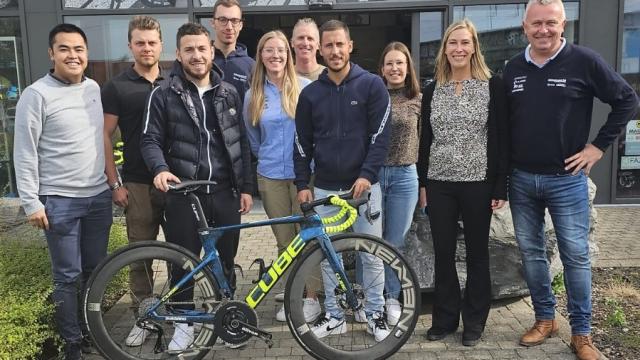 Eden Hazard, en su visita al equipo Intermarché-Wanty.