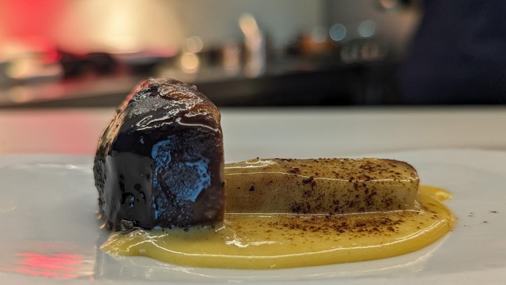 La Mesa de Conus es una apuesta por la sencillez y el producto: Un boletus y yema de huevo, dos elementos para un plato fabuloso