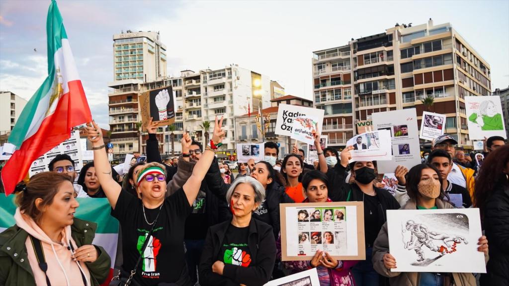 Protestas de mujeres iraníes en noviembre de 2022.