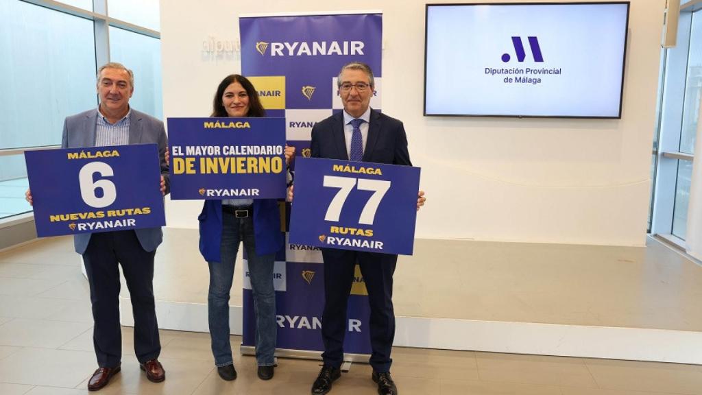 Antonio Díaz, Elena Cabrera y Francisco Salado en la rueda de prensa.
