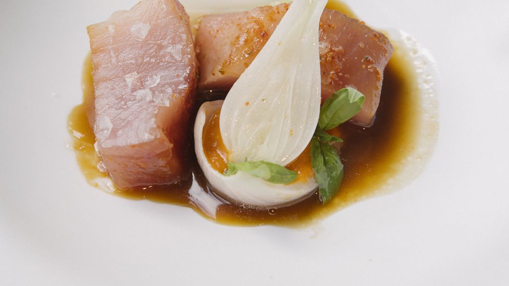 Tapa de bonito, morrón, cebolla y pasión.