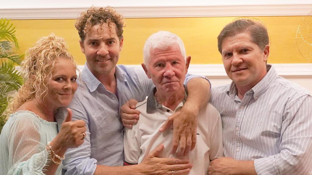 David Bisbal junto a su padre, José, y sus hermanos, María del Mar y José María.