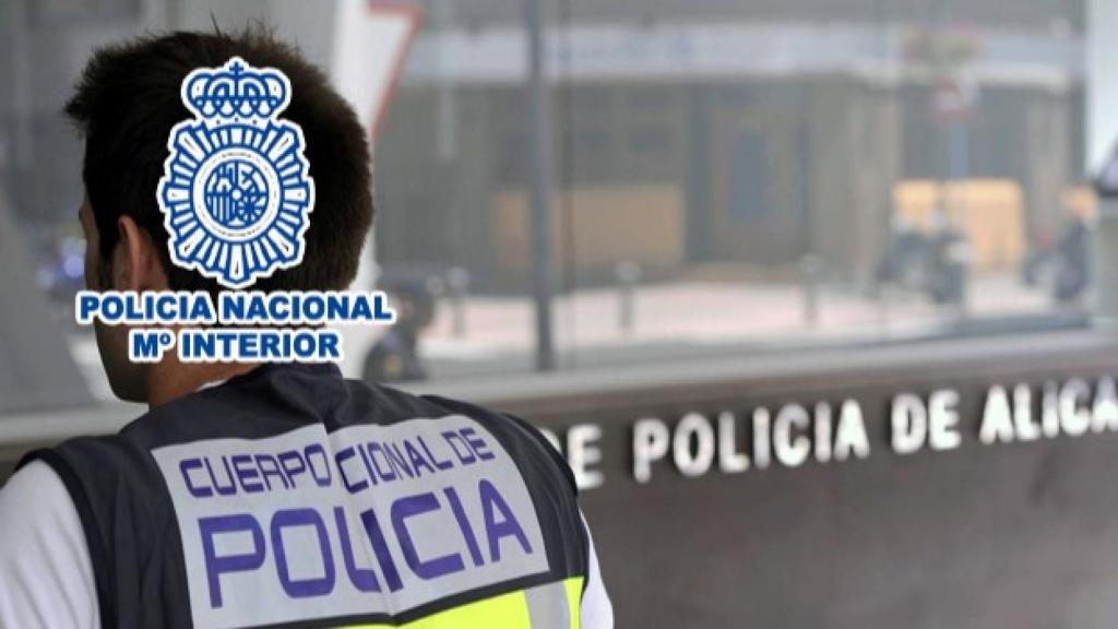 Un agente de la Policía Nacional de Alicante.