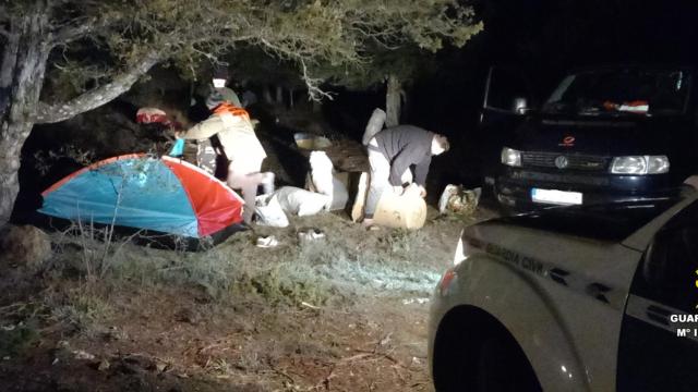 Desalojan un campamento ilegal