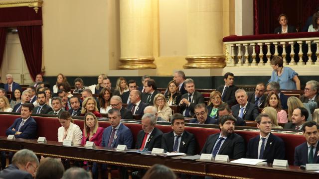 La mayoría de barones del PP, este jueves en el Senado.