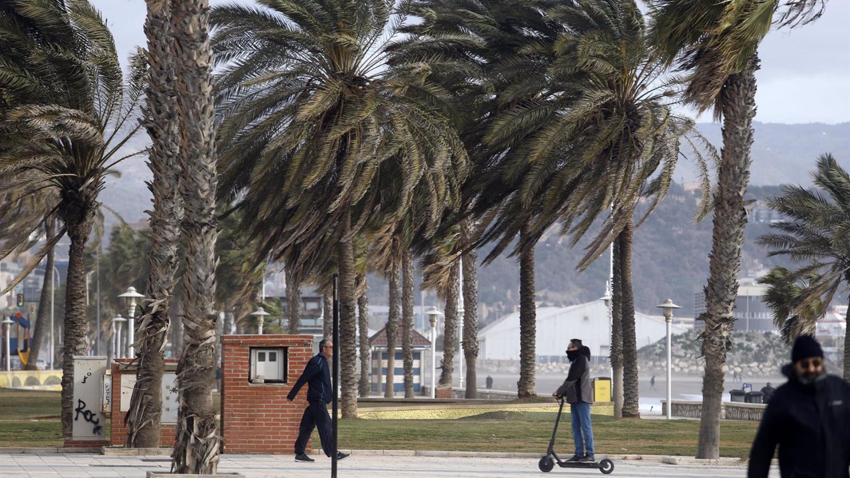 Rachas de viento en el paseo marítimo.