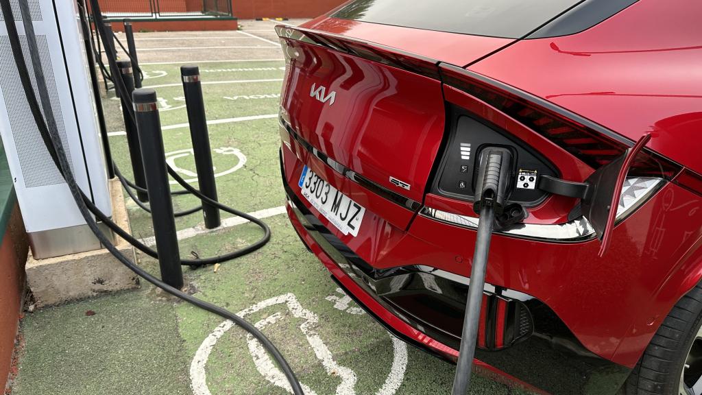 Kia EV6 GT en un cargador de Iberdrola.