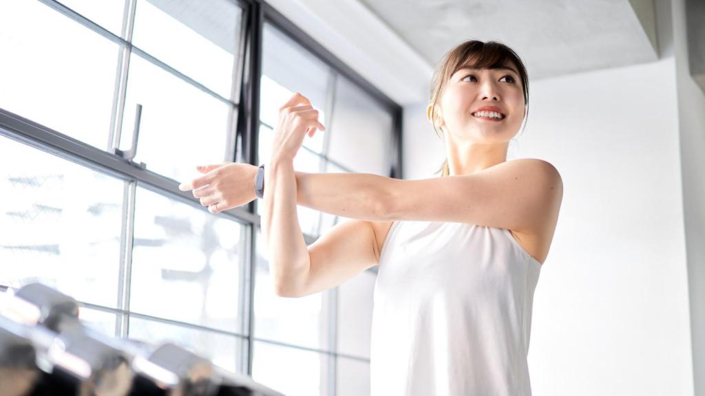 Imagen de una mujer japonesa haciendo ejercicio.