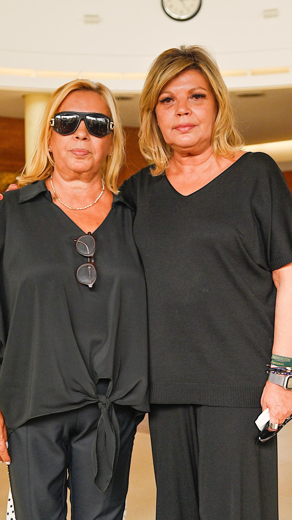 Las hijas de María Teresa Campos, Terelu y Carmen, el día del velatorio de su madre, el 5 de septiembre.