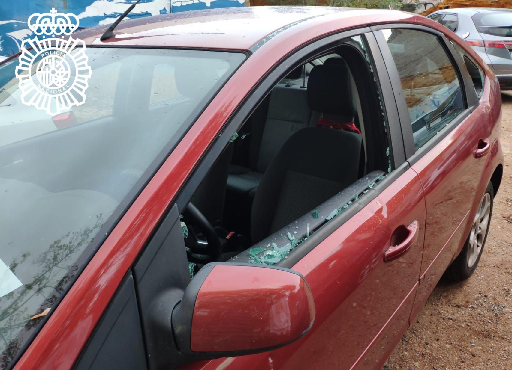 Uno de los coches rotos en Salamanca
