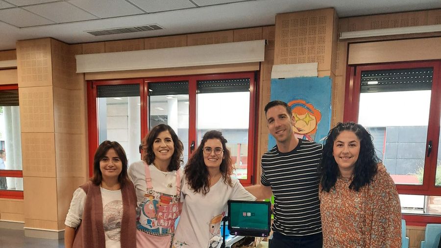 Entrega del CAA Oskal por parte de Irisbond al Colegio Público de Educación Especial nº1 de Valladolid
