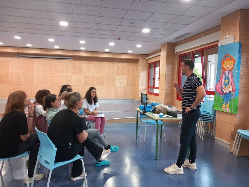 Formación de Irisbond sobre el CAA Oskal entregado al Colegio Público de Educación Especial nº1 de Valladolid