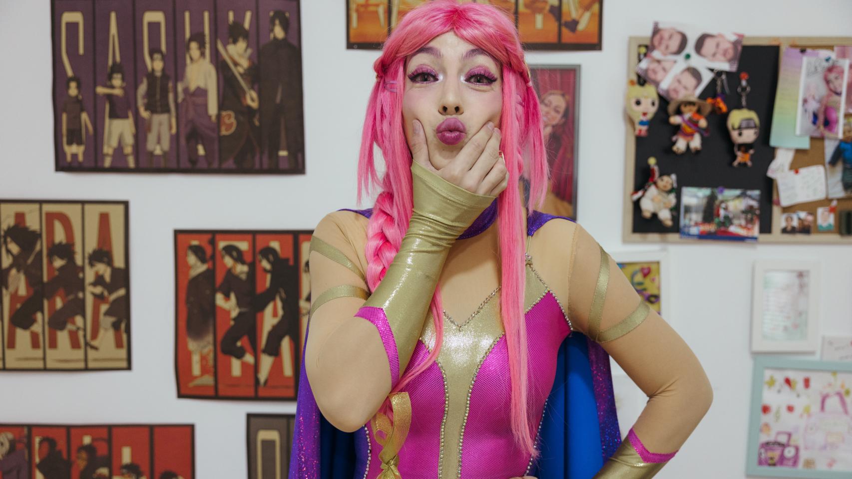 Luli Pampín con su saludo característico