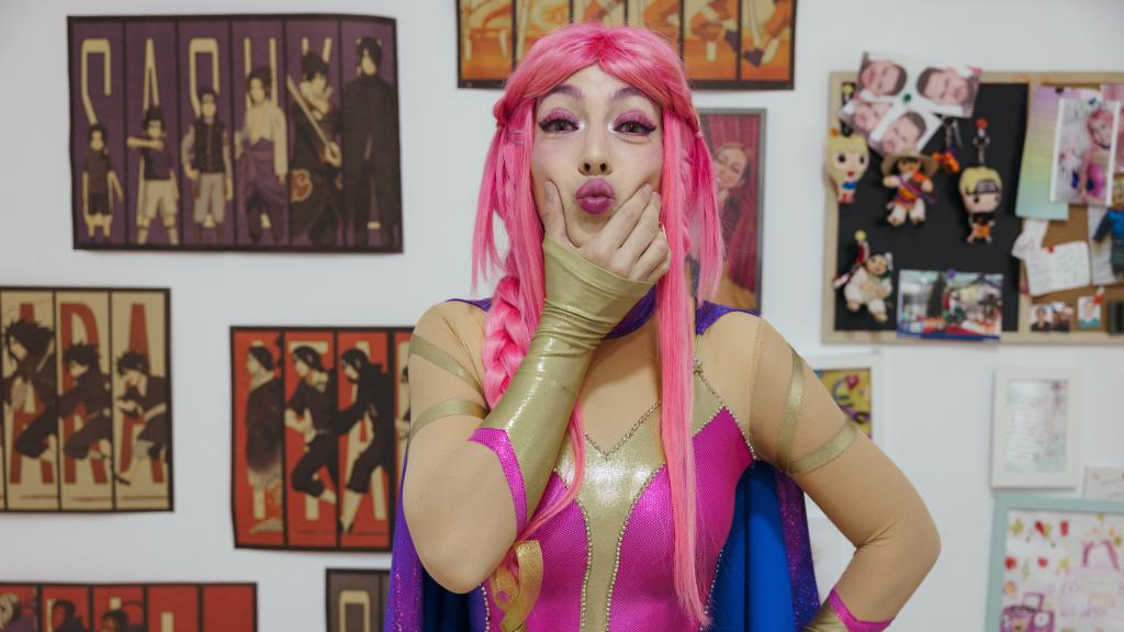 Luli Pampín con su saludo característico