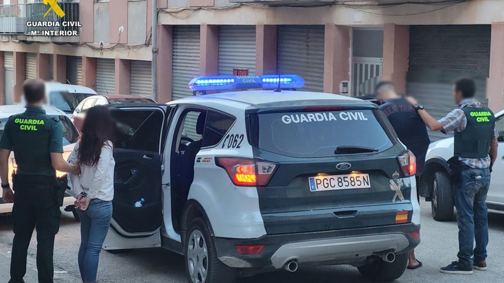 La Guardia Civil detiene a la pareja.