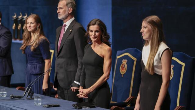 La familia real, durante la ceremonia.