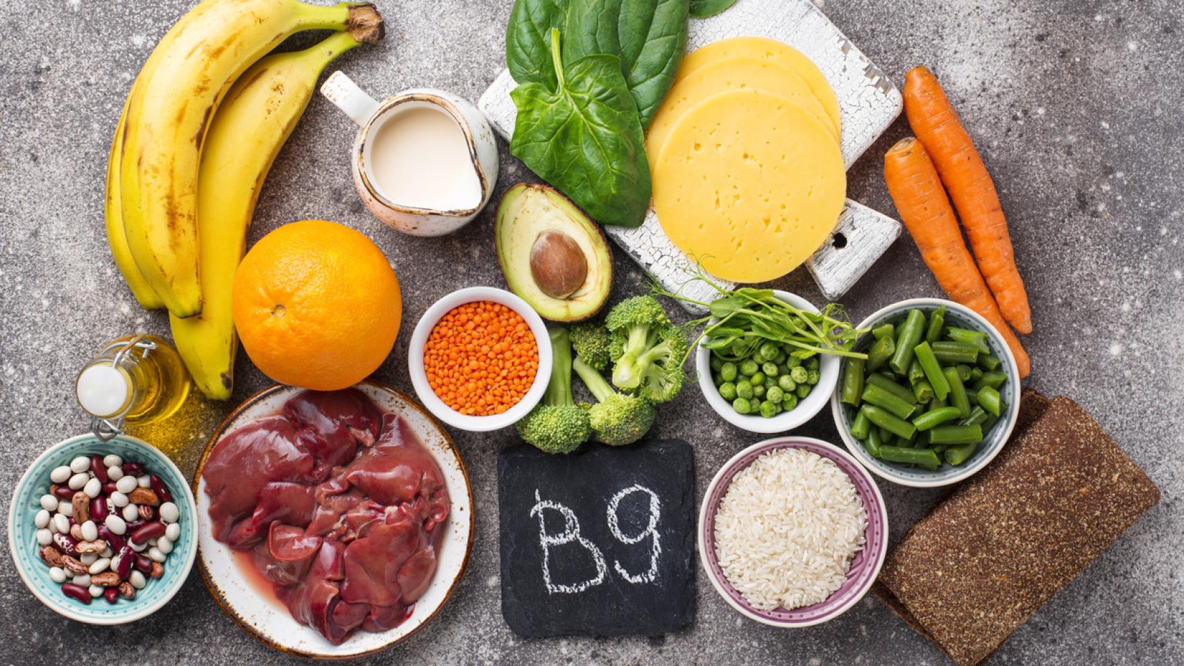 Alimentos y comprimidos de ácido fólico.