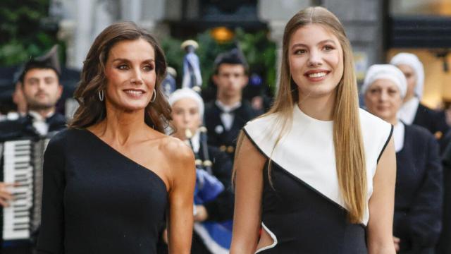 Letizia y su hija menor en el Teatro Campoamor.