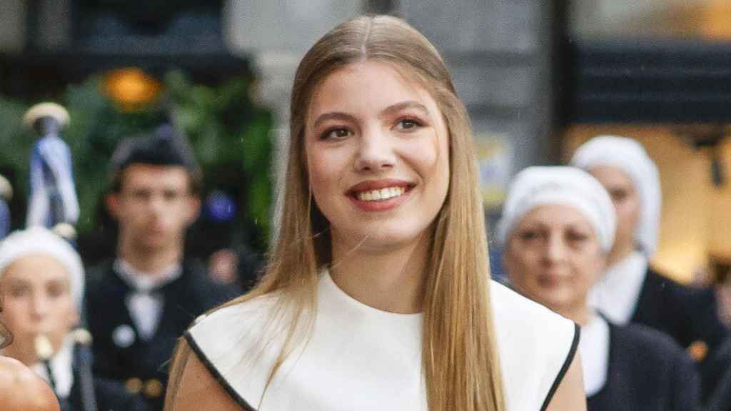 Letizia y su hija menor en el Teatro Campoamor.