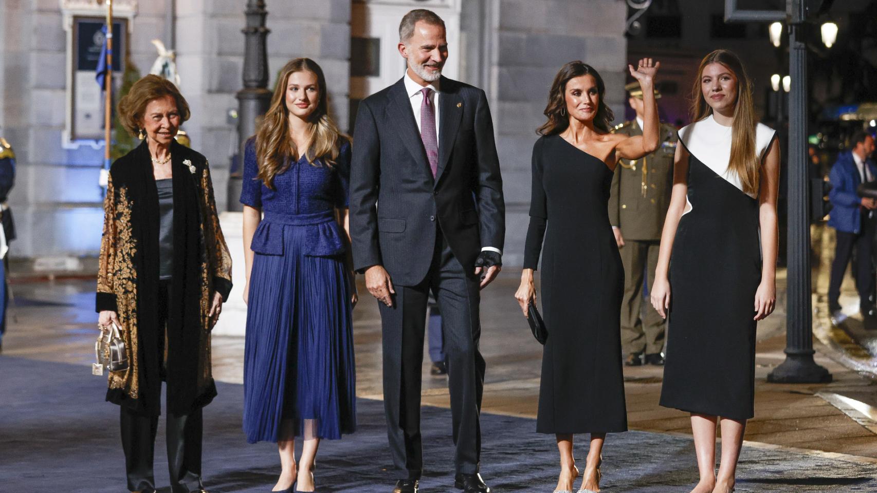 De las confidencias de Letizia y la Emérita a los gestos cariñosos de Leonor y Sofía: las mejores fotos de los Princesa de Asturias