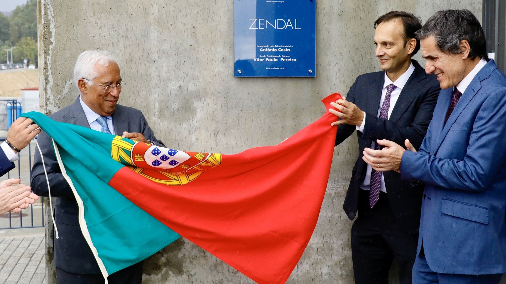 Antonio Costa en la inauguración de la nueva planta de Zendal en Portugal.