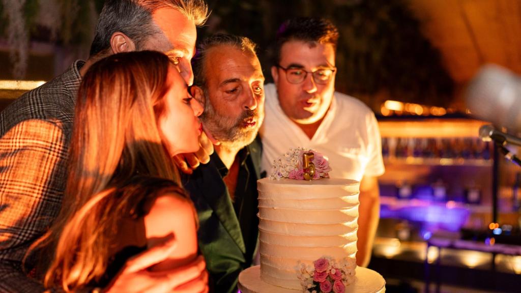 400 personas celebran el quinto aniversario de Petímetre.