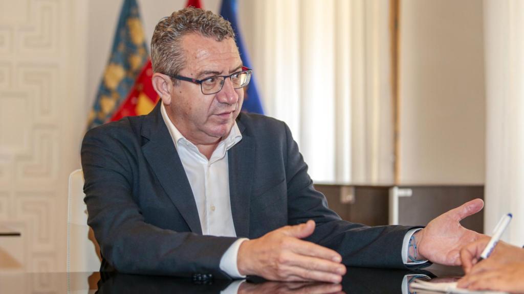 El presidente de la Diputación de Alicante durante la entrevista.