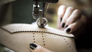 Así trabajan el calzado en la fábrica de Pedro García.