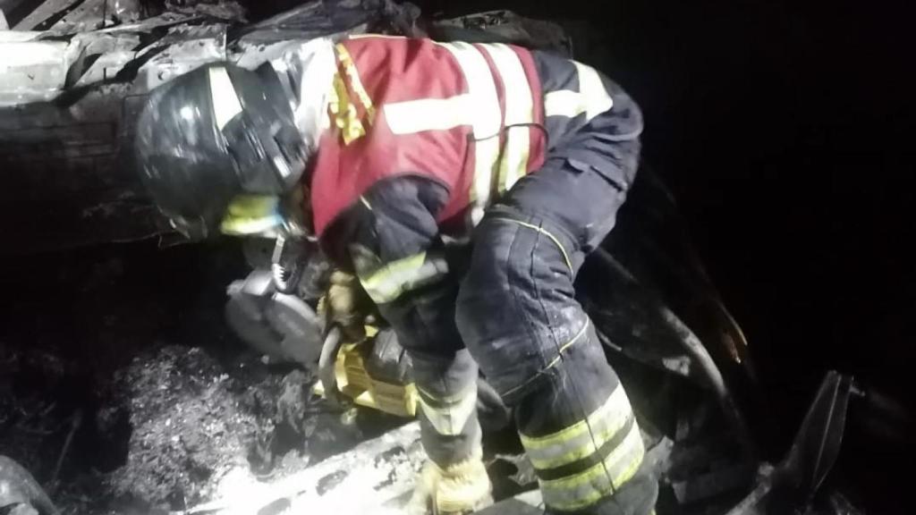 Bomberos de la Diputación de Valladolid actuando en el accidente de la A-6