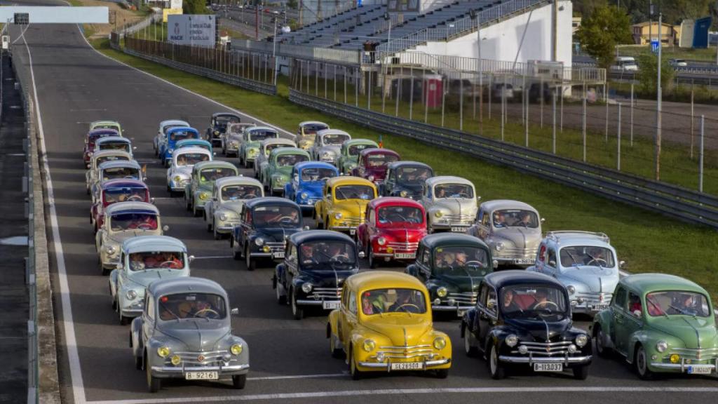 Imagen de la celebración del 70 aniversario de los primeros Renault 4CV, este sábado.